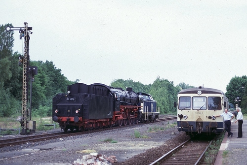 Am 30. Mai 1992 fuhr Int 207 / 206 'Colonia Expres' (Hoek van Holland / Köln u.z.) zum letzten mal. Die NS und DB hatten sich beseondere Bespannungen bedacht: die Lok 01 1075 der SSN. 