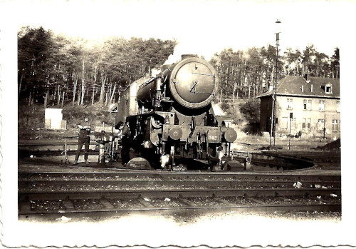 Niederländische Dampflok NS 4343, ehemalige Lok des Verteidigungsministerium des Vereinigten Königreichs auf der Drehscheibe in Dalheim